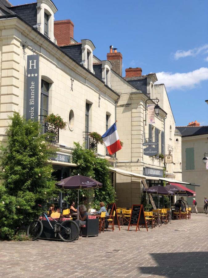 Logis Hotel La Croix Blanche Fontevraud Екстериор снимка