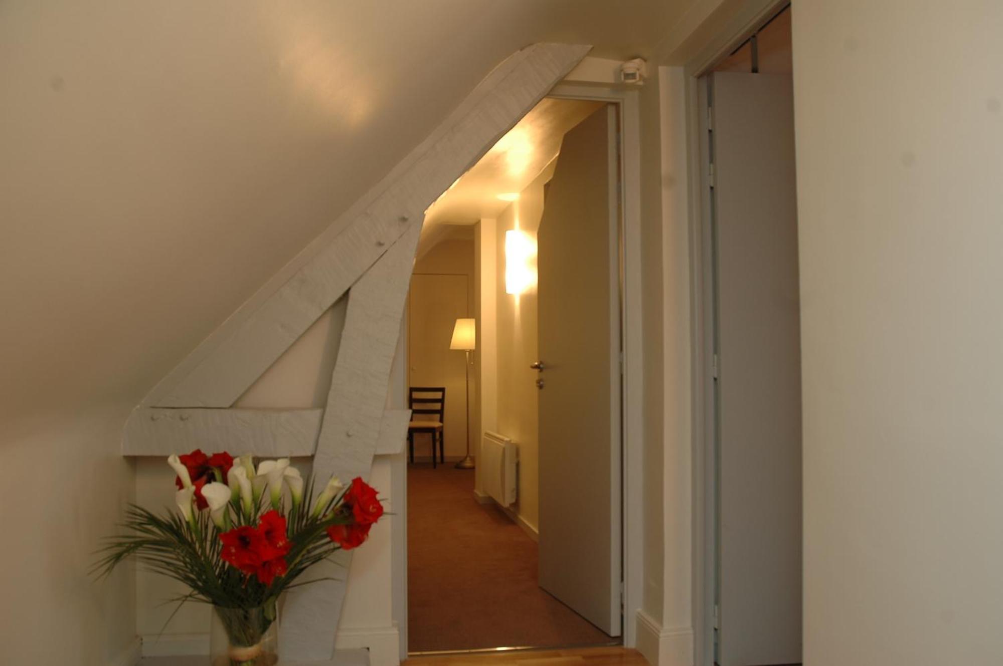Logis Hotel La Croix Blanche Fontevraud Екстериор снимка