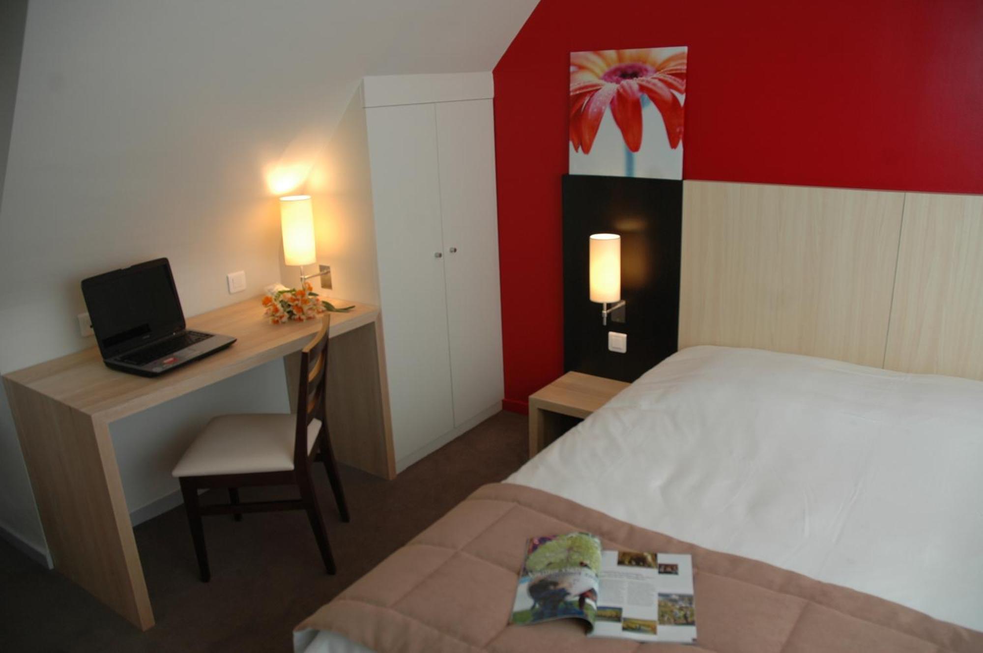 Logis Hotel La Croix Blanche Fontevraud Екстериор снимка