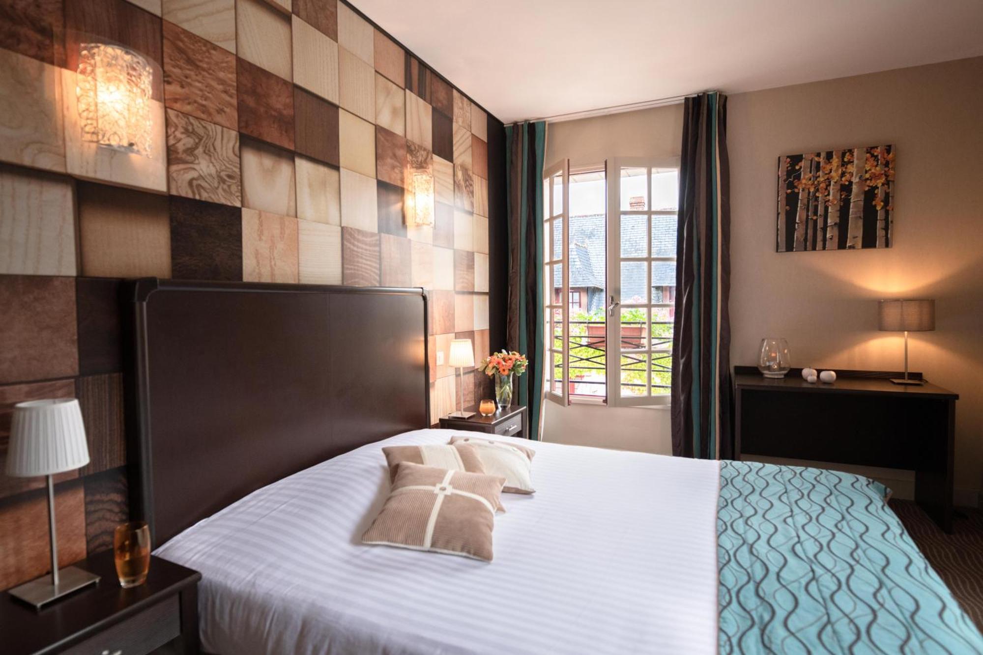 Logis Hotel La Croix Blanche Fontevraud Екстериор снимка