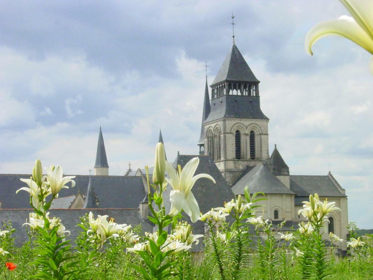 Logis Hotel La Croix Blanche Fontevraud Екстериор снимка